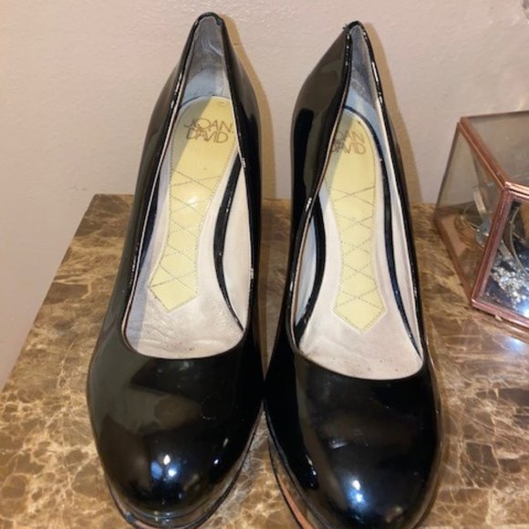 JOAN & DAVID Black Patent Leather Platform Pumps - Picture 2 of 5